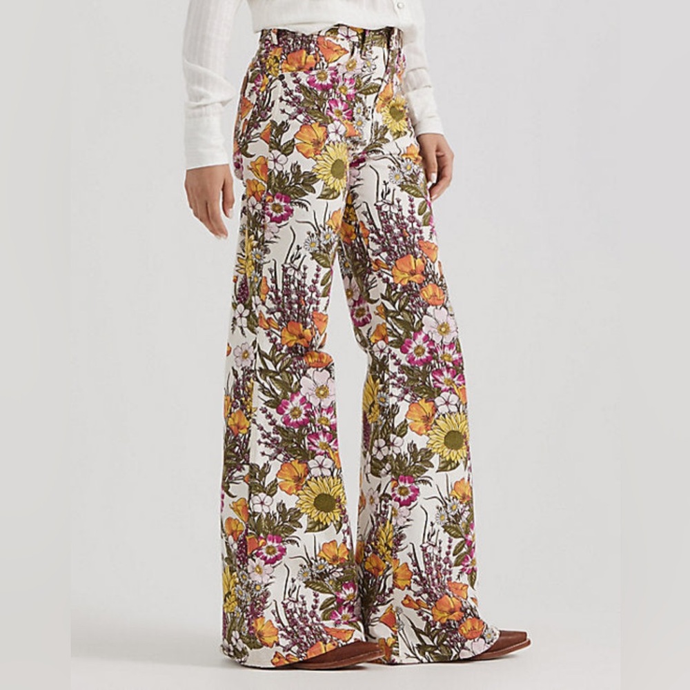 Wrangler Carly Flower Garden Flare - Picture 2 of 10